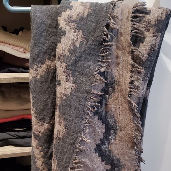 Aritzia Accessories Aritzia Blanket Scarf Poshmark